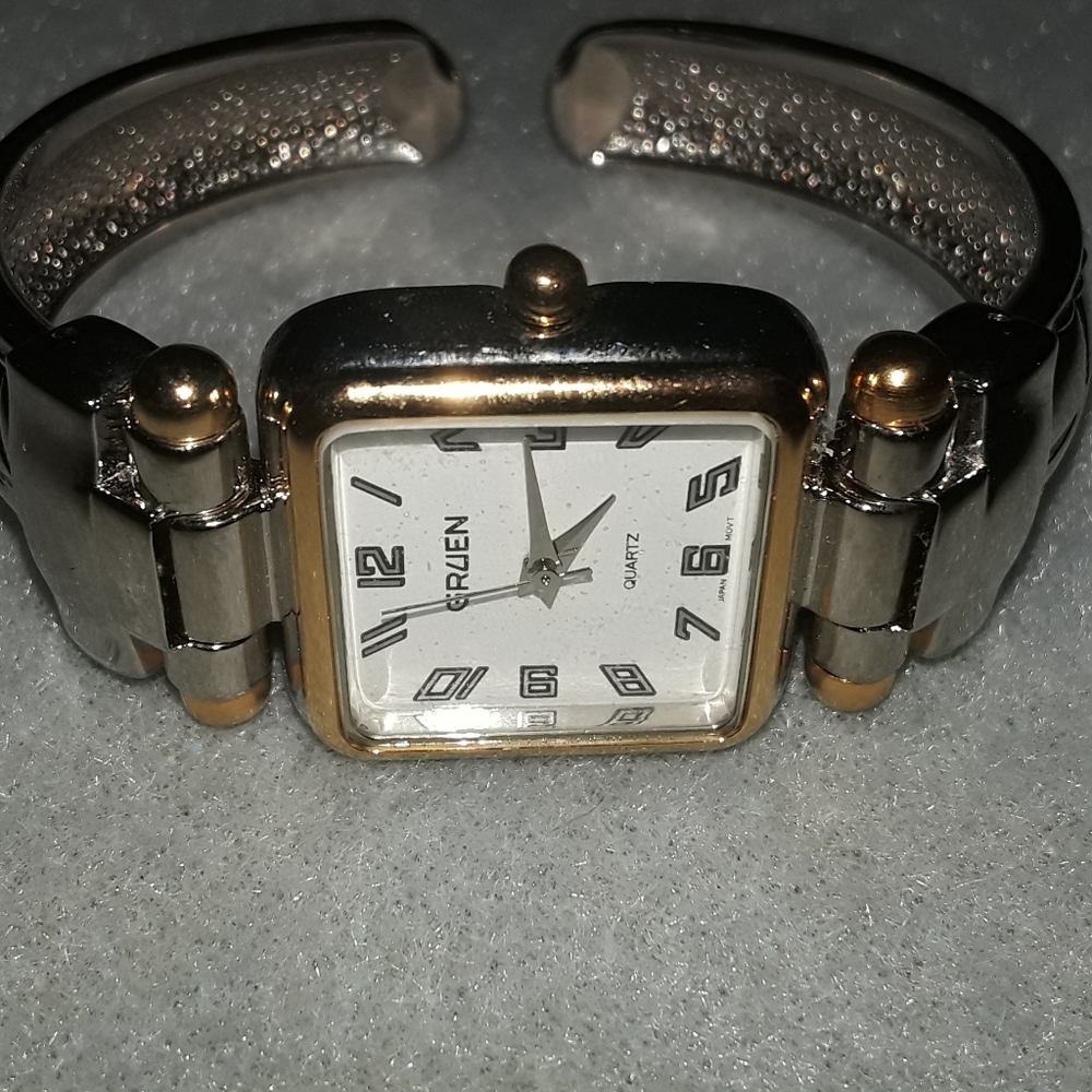 Silvertone wristwatch working